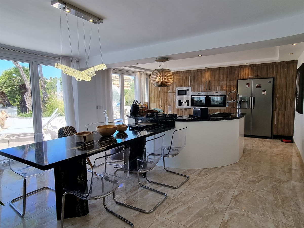 5 Bed Townhouse for sale in Elviria Costa Del Sol, Málaga, Spain