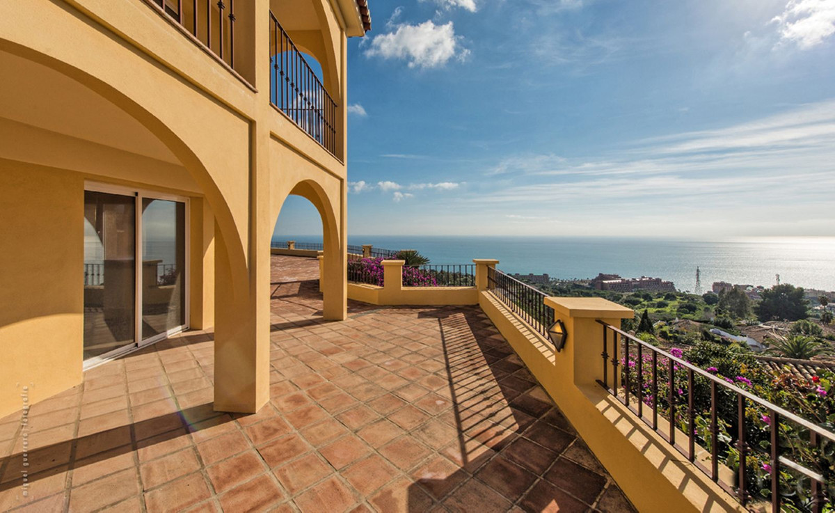 4 Bed Townhouse for sale in Benalmadena Costa Del Sol, Málaga, Spain
