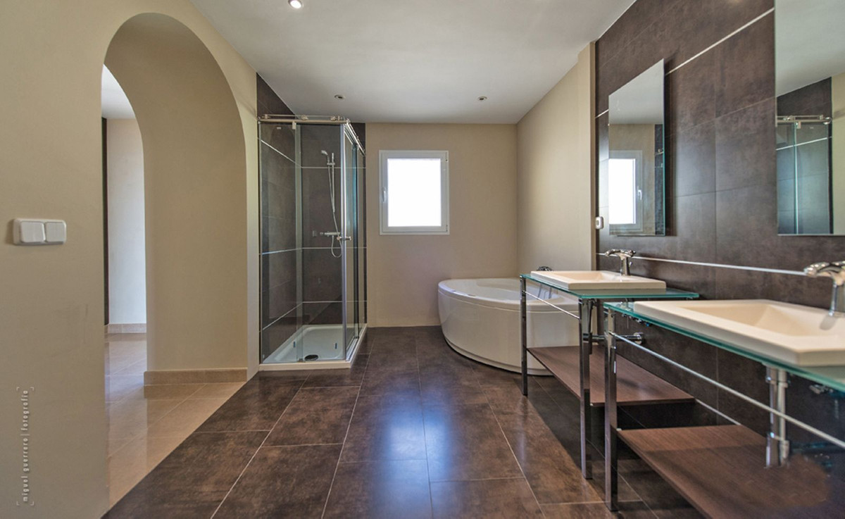 4 Bed Townhouse for sale in Benalmadena Costa Del Sol, Málaga, Spain