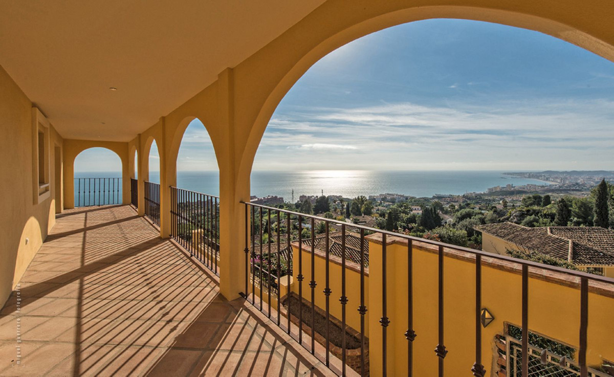 4 Bed Townhouse for sale in Benalmadena Costa Del Sol, Málaga, Spain