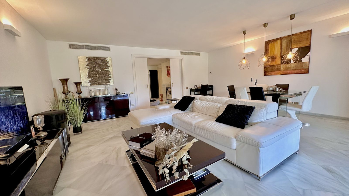 3 Bed Apartment for sale in The Golden Mile Costa Del Sol, Málaga, Spain