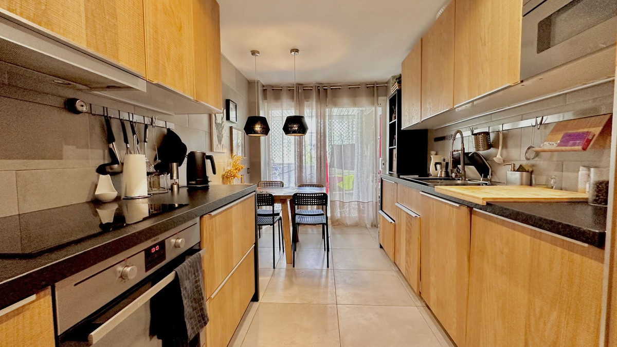 3 Bed Apartment for sale in The Golden Mile Costa Del Sol, Málaga, Spain
