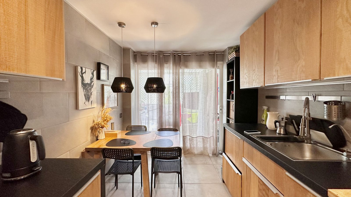 3 Bed Apartment for sale in The Golden Mile Costa Del Sol, Málaga, Spain