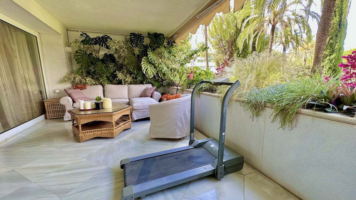3 Bed Apartment for sale in The Golden Mile Costa Del Sol, Málaga, Spain