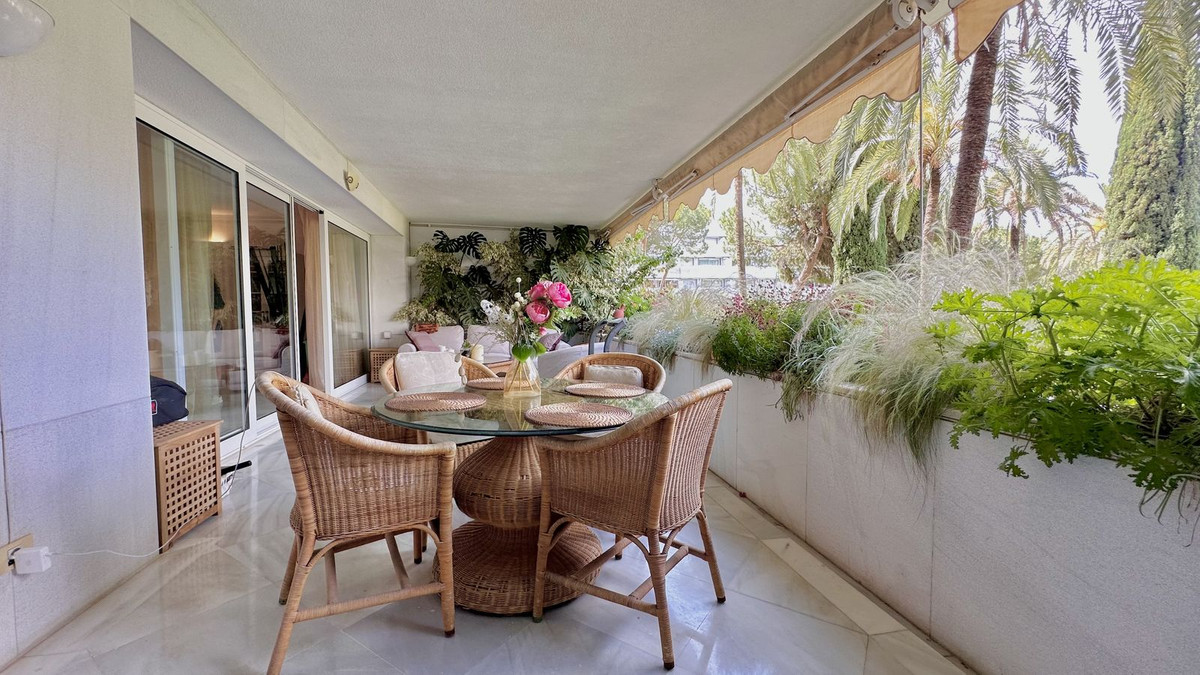 3 Bed Apartment for sale in The Golden Mile Costa Del Sol, Málaga, Spain