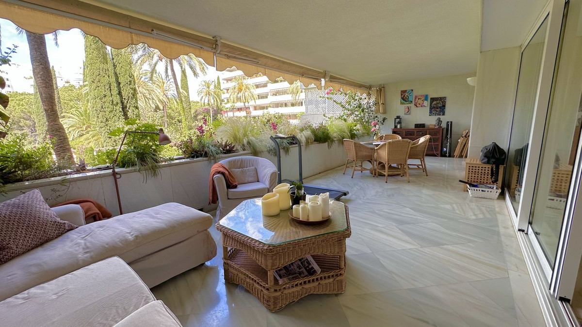 3 Bed Apartment for sale in The Golden Mile Costa Del Sol, Málaga, Spain