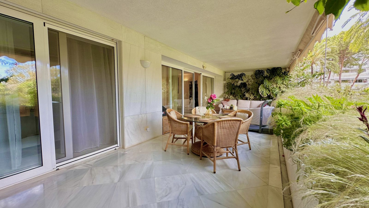 3 Bed Apartment for sale in The Golden Mile Costa Del Sol, Málaga, Spain