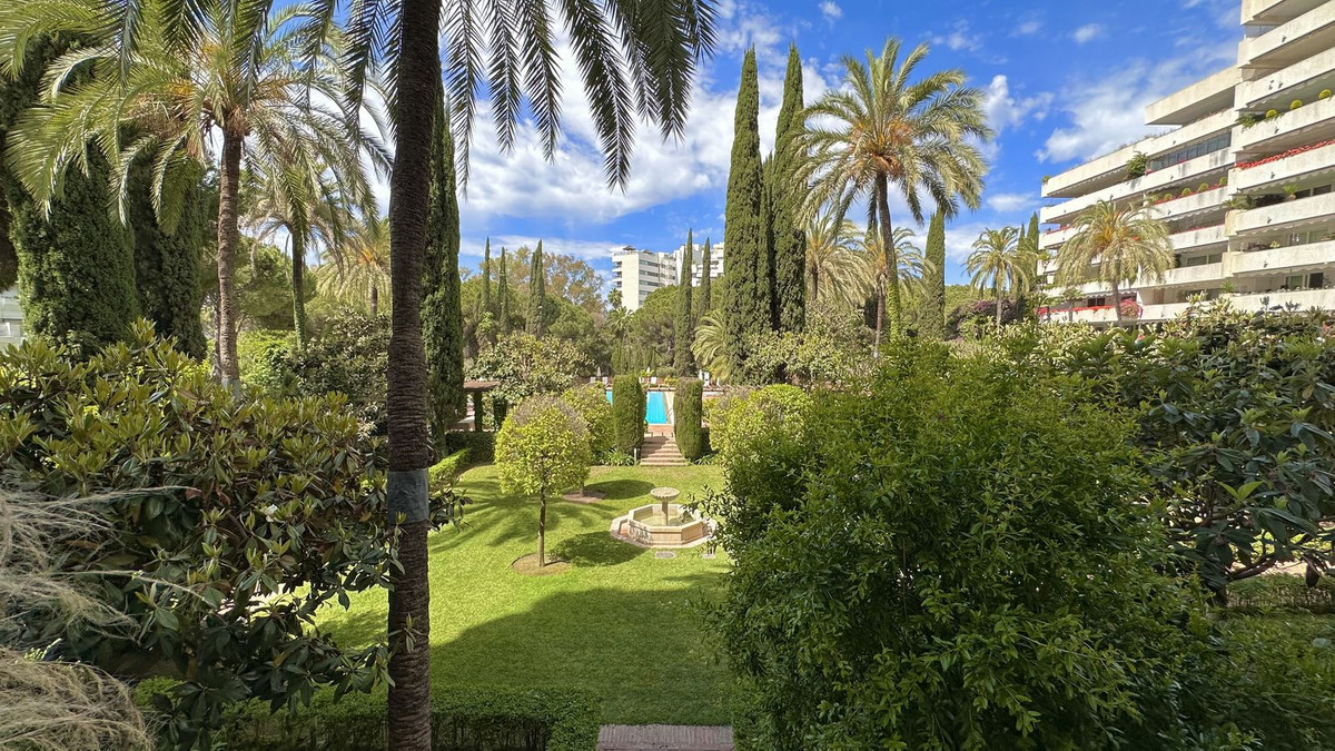 3 Bed Apartment for sale in The Golden Mile Costa Del Sol, Málaga, Spain