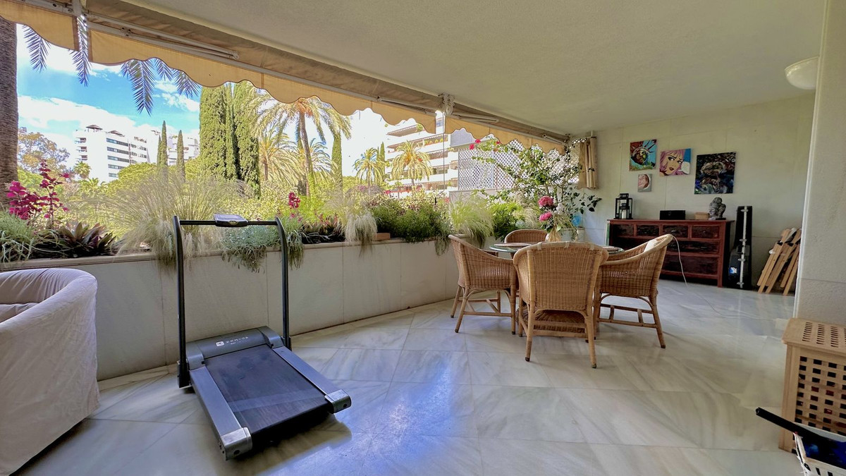 3 Bed Apartment for sale in The Golden Mile Costa Del Sol, Málaga, Spain