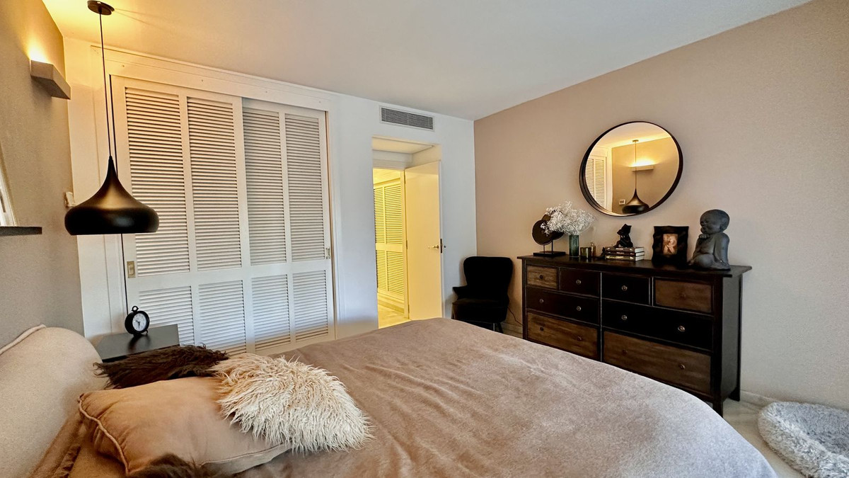 3 Bed Apartment for sale in The Golden Mile Costa Del Sol, Málaga, Spain