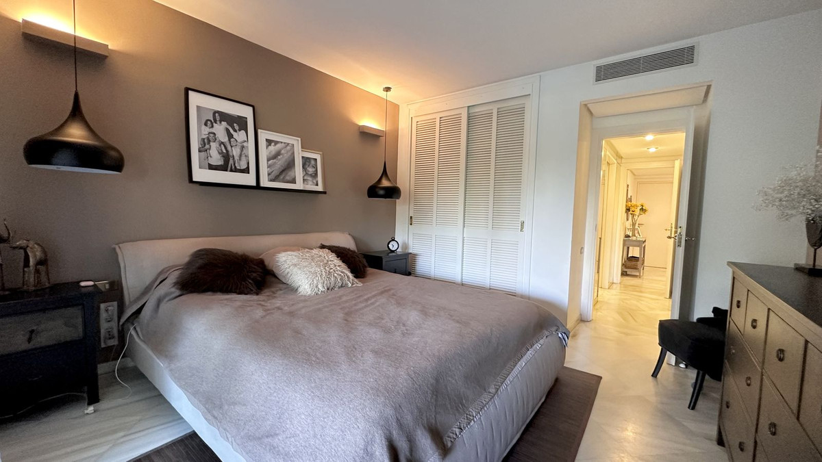 3 Bed Apartment for sale in The Golden Mile Costa Del Sol, Málaga, Spain