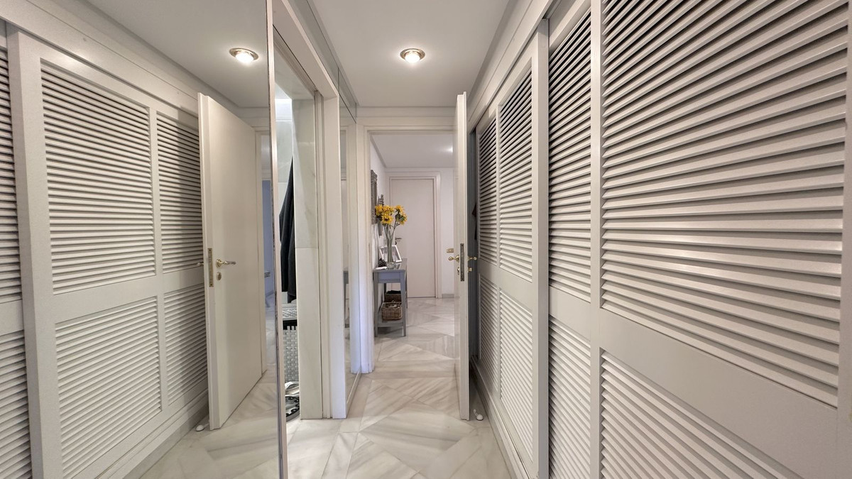 3 Bed Apartment for sale in The Golden Mile Costa Del Sol, Málaga, Spain