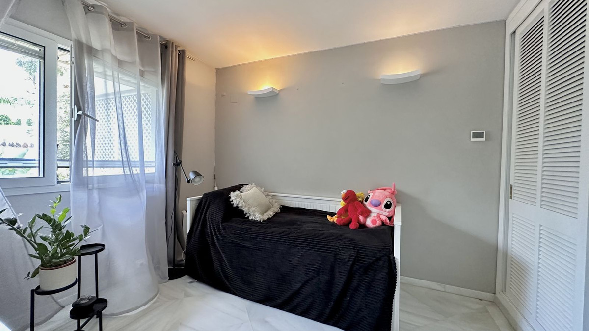 3 Bed Apartment for sale in The Golden Mile Costa Del Sol, Málaga, Spain