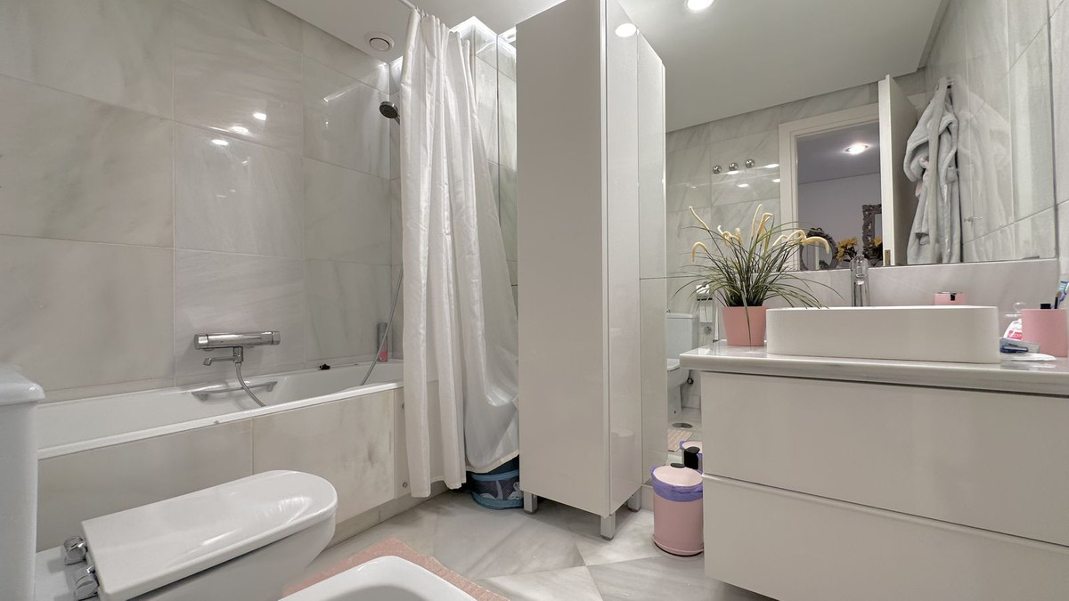 3 Bed Apartment for sale in The Golden Mile Costa Del Sol, Málaga, Spain