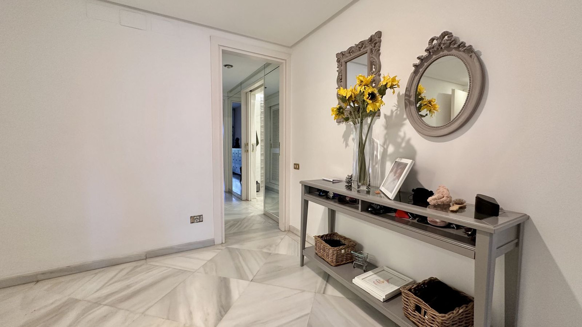 3 Bed Apartment for sale in The Golden Mile Costa Del Sol, Málaga, Spain
