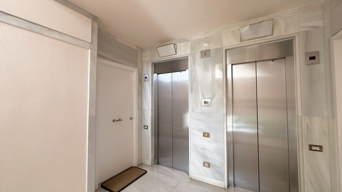 3 Bed Apartment for sale in The Golden Mile Costa Del Sol, Málaga, Spain