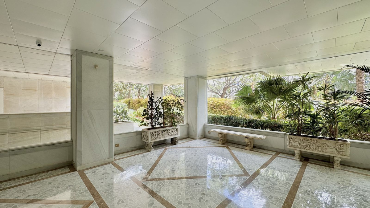 3 Bed Apartment for sale in The Golden Mile Costa Del Sol, Málaga, Spain