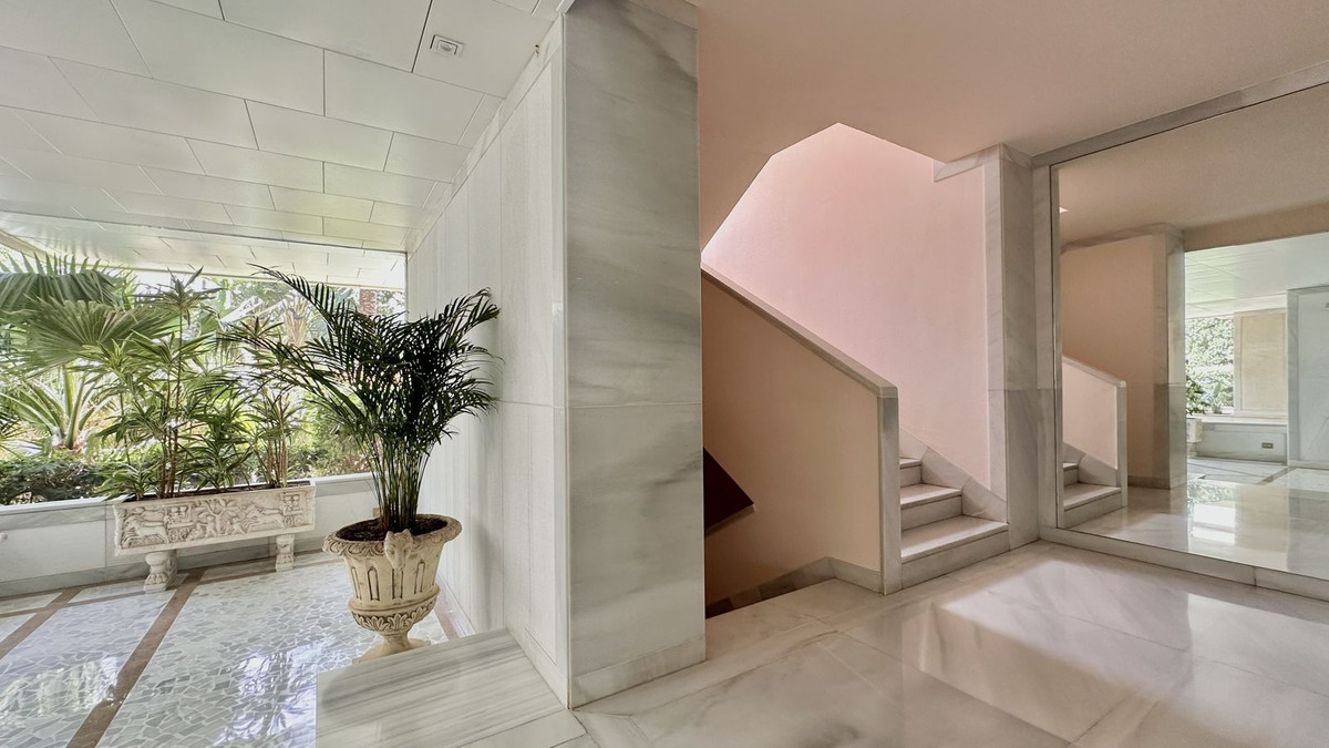 3 Bed Apartment for sale in The Golden Mile Costa Del Sol, Málaga, Spain