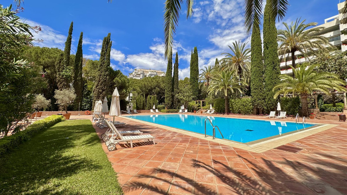 3 Bed Apartment for sale in The Golden Mile Costa Del Sol, Málaga, Spain