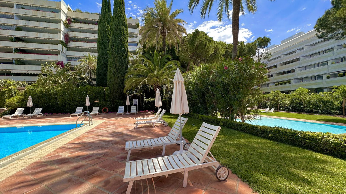 3 Bed Apartment for sale in The Golden Mile Costa Del Sol, Málaga, Spain