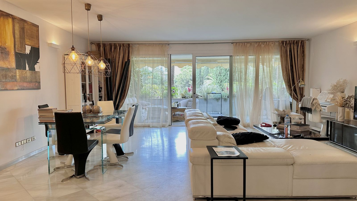3 Bed Apartment for sale in The Golden Mile Costa Del Sol, Málaga, Spain