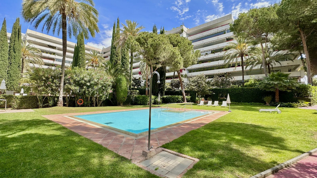 3 Bed Apartment for sale in The Golden Mile Costa Del Sol, Málaga, Spain