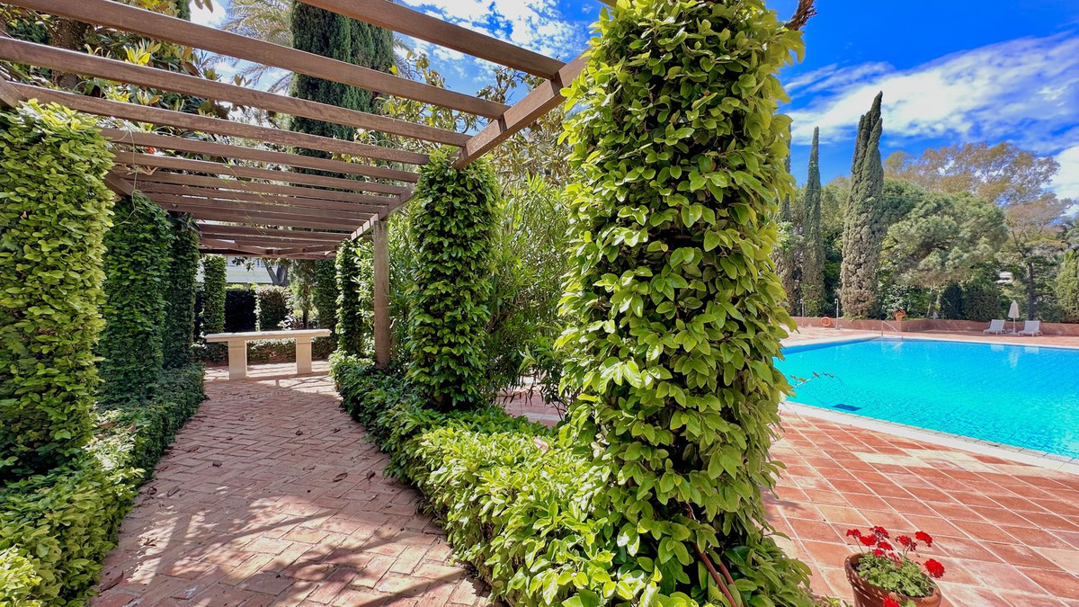 3 Bed Apartment for sale in The Golden Mile Costa Del Sol, Málaga, Spain