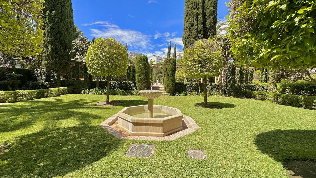 3 Bed Apartment for sale in The Golden Mile Costa Del Sol, Málaga, Spain