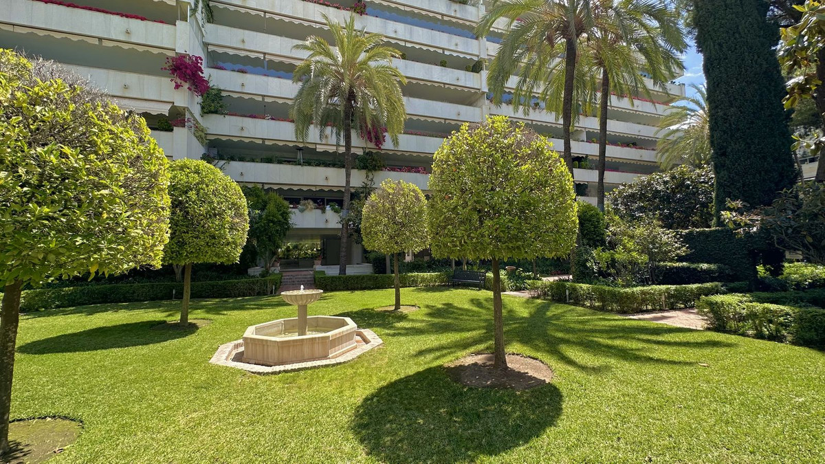 3 Bed Apartment for sale in The Golden Mile Costa Del Sol, Málaga, Spain