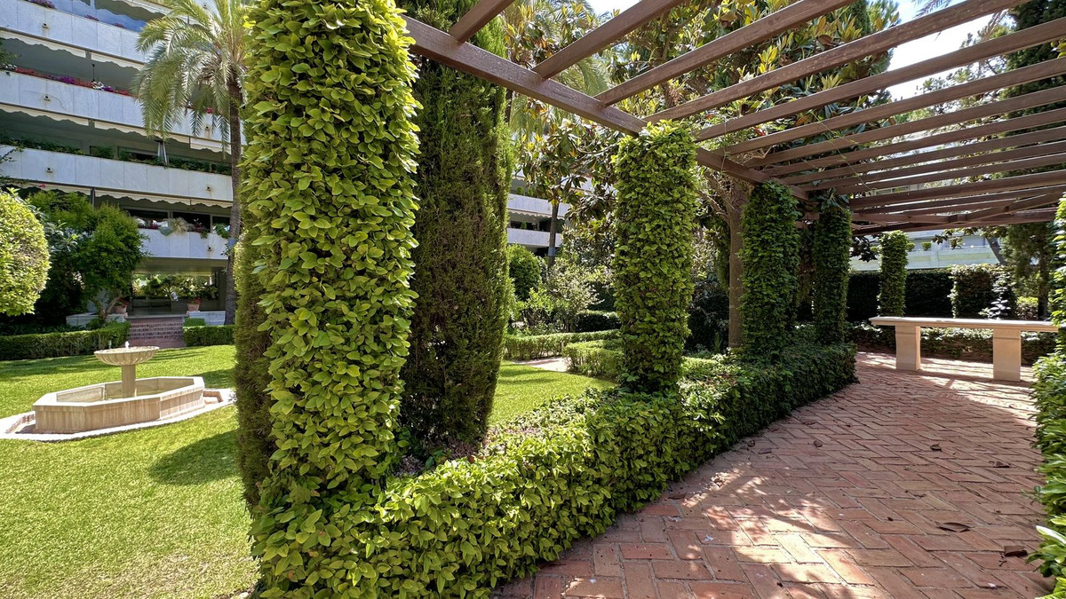 3 Bed Apartment for sale in The Golden Mile Costa Del Sol, Málaga, Spain