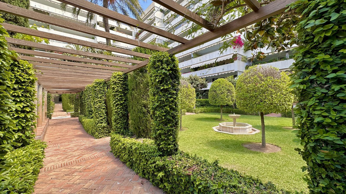 3 Bed Apartment for sale in The Golden Mile Costa Del Sol, Málaga, Spain