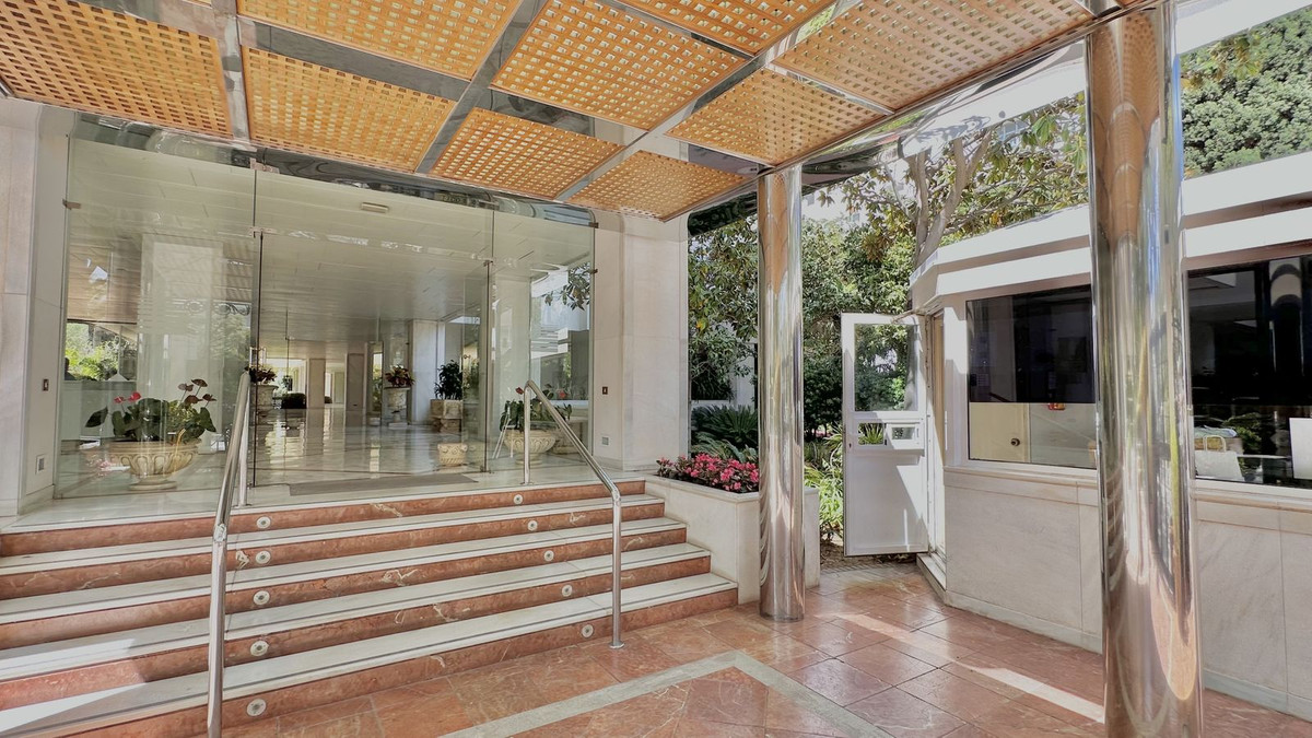 3 Bed Apartment for sale in The Golden Mile Costa Del Sol, Málaga, Spain