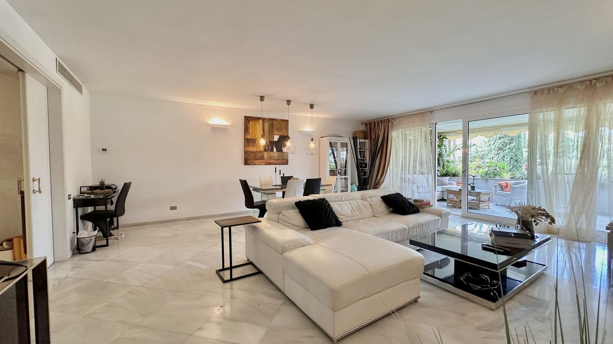 3 Bed Apartment for sale in The Golden Mile Costa Del Sol, Málaga, Spain