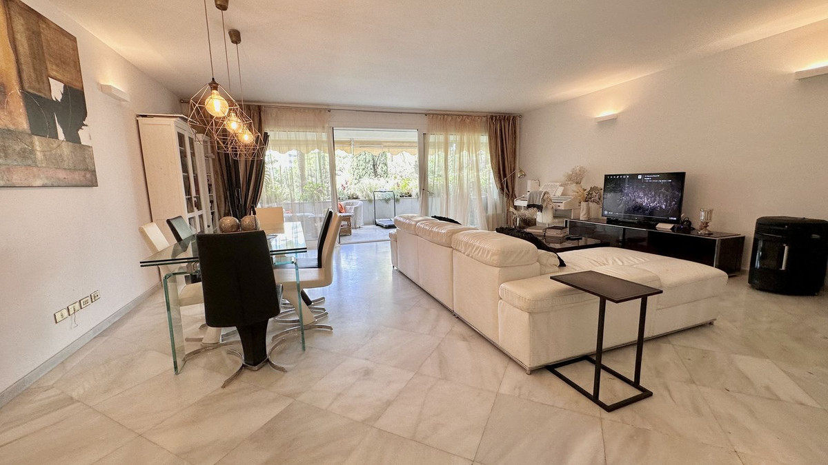 3 Bed Apartment for sale in The Golden Mile Costa Del Sol, Málaga, Spain