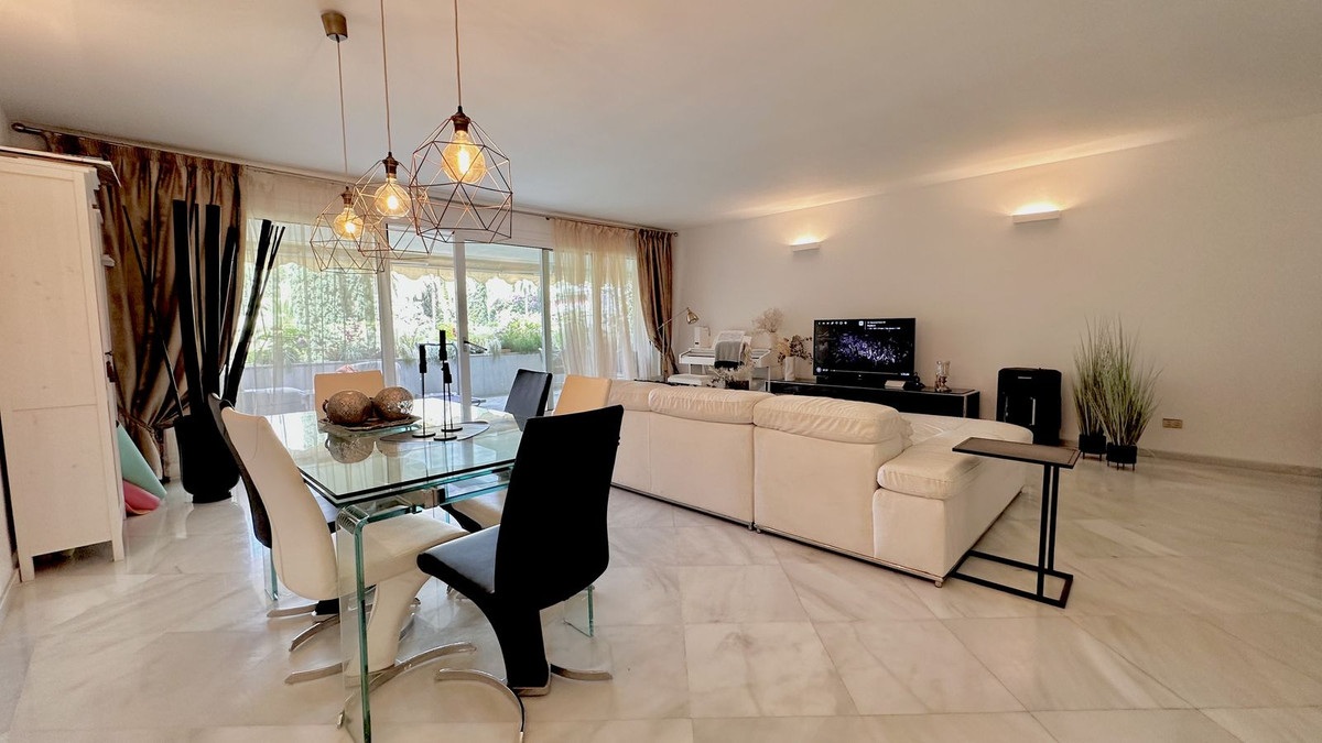 3 Bed Apartment for sale in The Golden Mile Costa Del Sol, Málaga, Spain