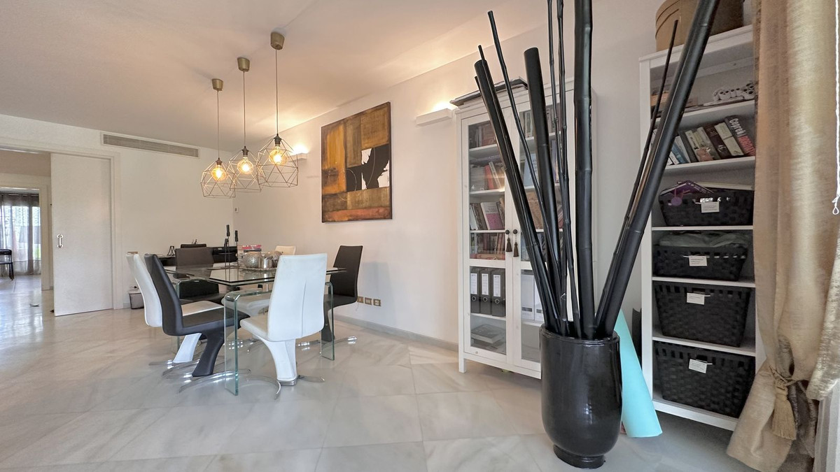 3 Bed Apartment for sale in The Golden Mile Costa Del Sol, Málaga, Spain