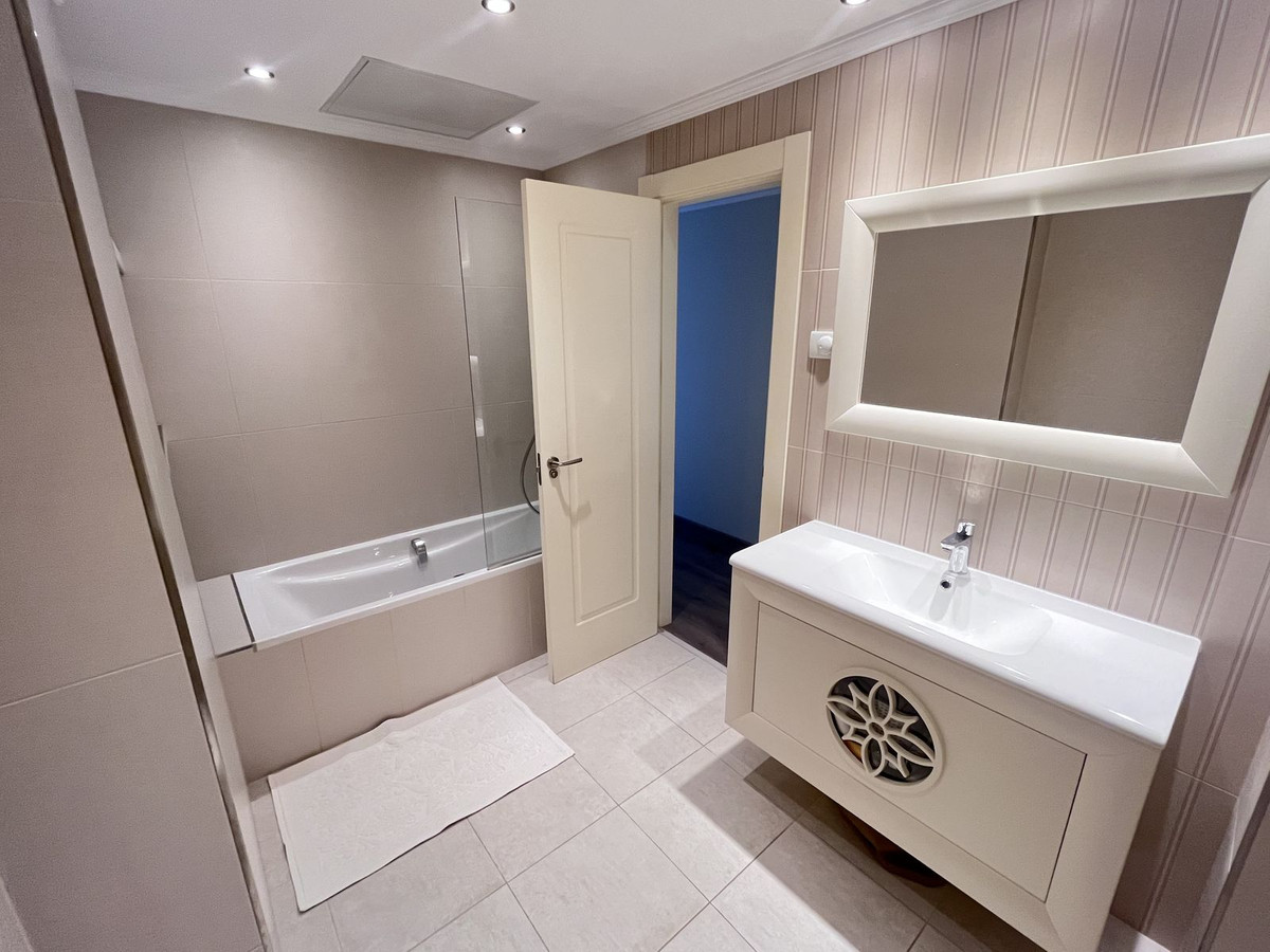 2 Bed Apartment for sale in Puerto Banús Costa Del Sol, Málaga, Spain
