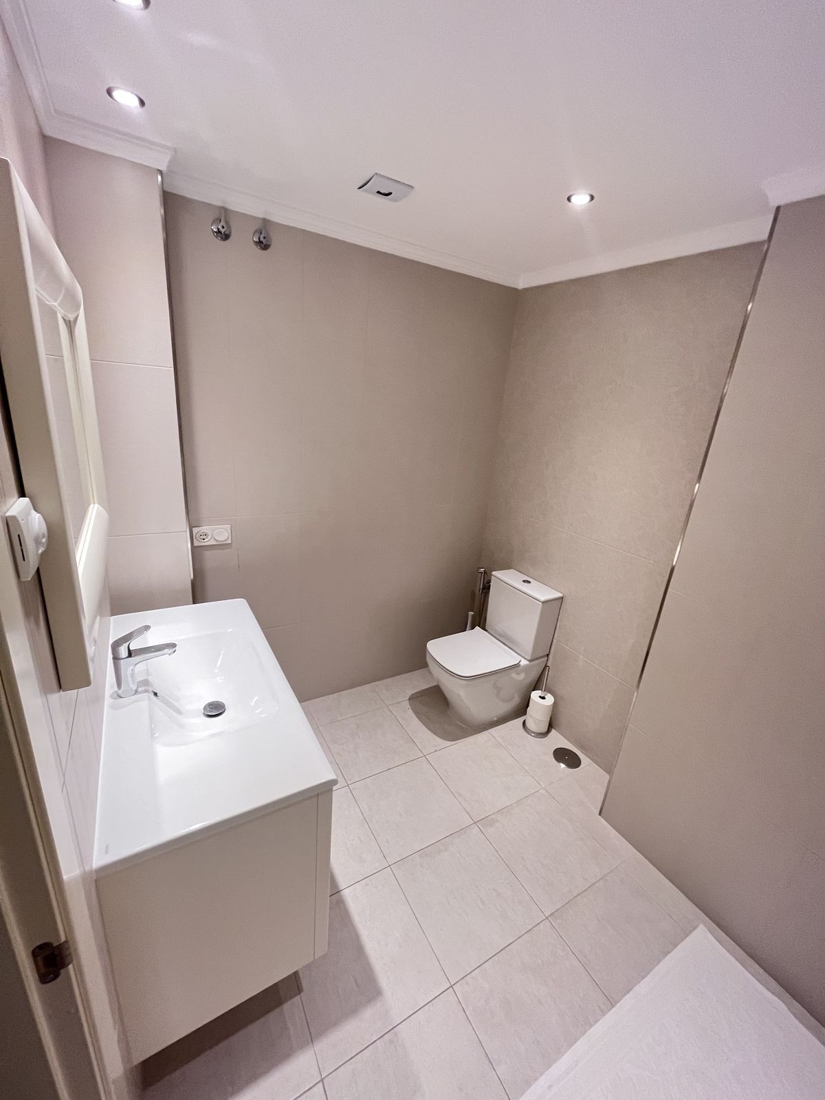 2 Bed Apartment for sale in Puerto Banús Costa Del Sol, Málaga, Spain