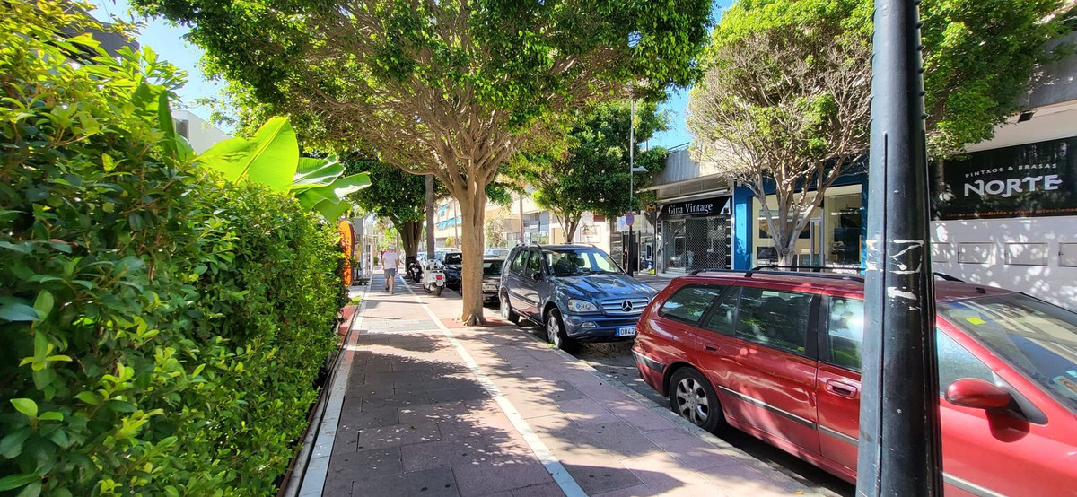 Commercial unit for sale in Puerto Banús Costa Del Sol, Málaga, Spain