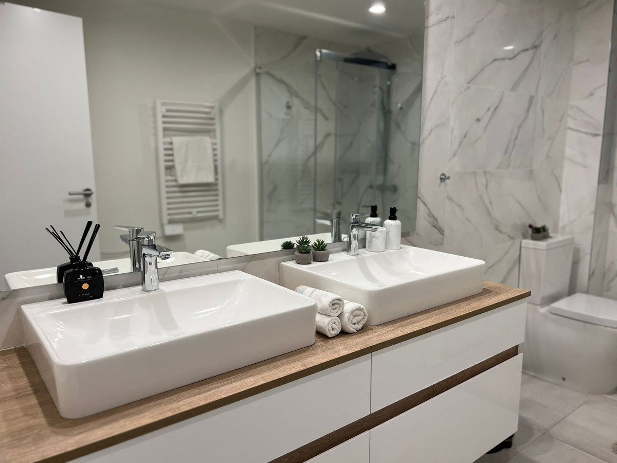 Se vende Apartamento Planta Media de 3 dormitorios en Costa Del Sol, Málaga, España