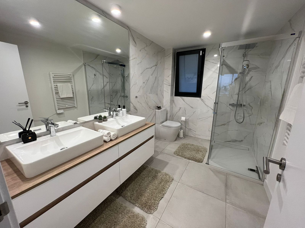 Se vende Apartamento Planta Media de 3 dormitorios en Costa Del Sol, Málaga, España