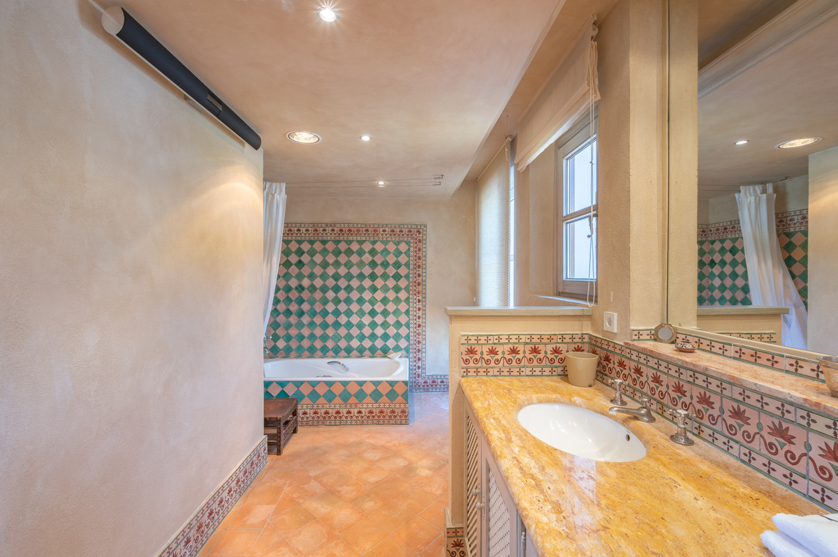 Se vende Villa - Chalet de 10 dormitorios en Costa Del Sol, Málaga, España