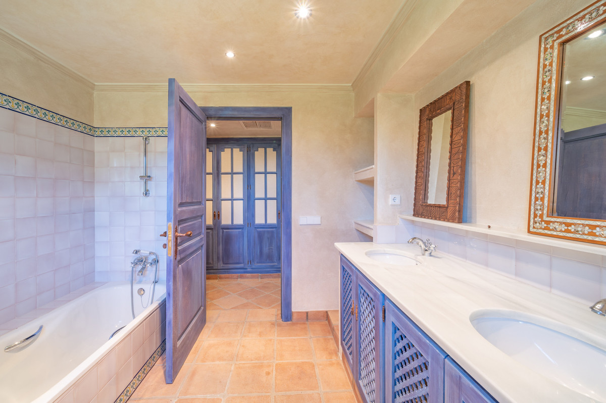 Se vende Villa - Chalet de 10 dormitorios en Costa Del Sol, Málaga, España