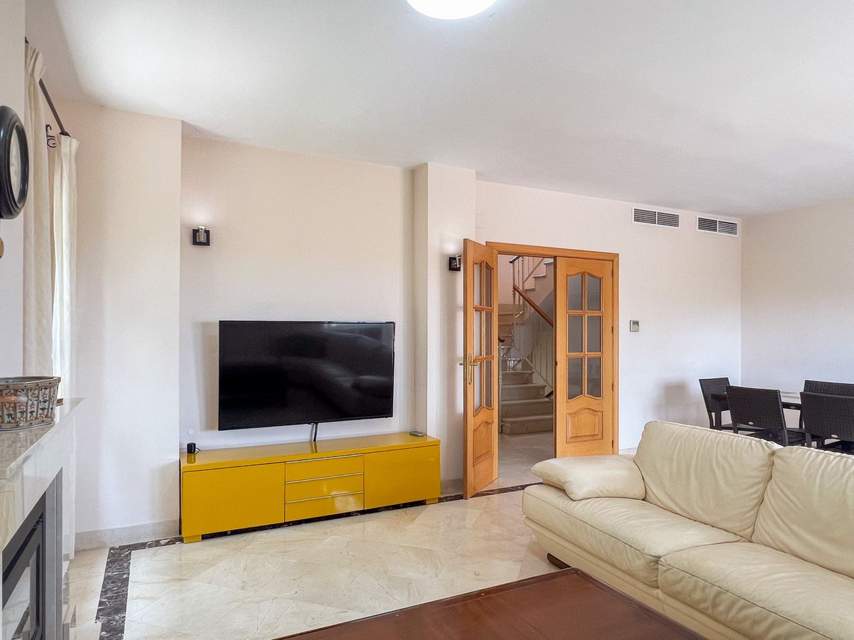 4 Bed Townhouse for sale in Cerros Del Aguila Costa Del Sol, Málaga, Spain