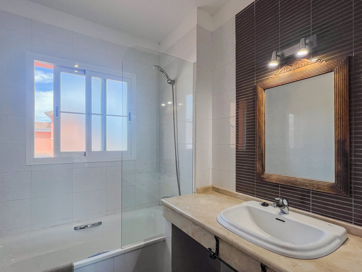 4 Bed Townhouse for sale in Cerros Del Aguila Costa Del Sol, Málaga, Spain