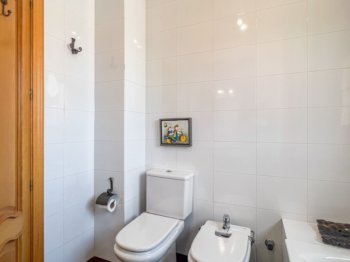 4 Bed Townhouse for sale in Cerros Del Aguila Costa Del Sol, Málaga, Spain