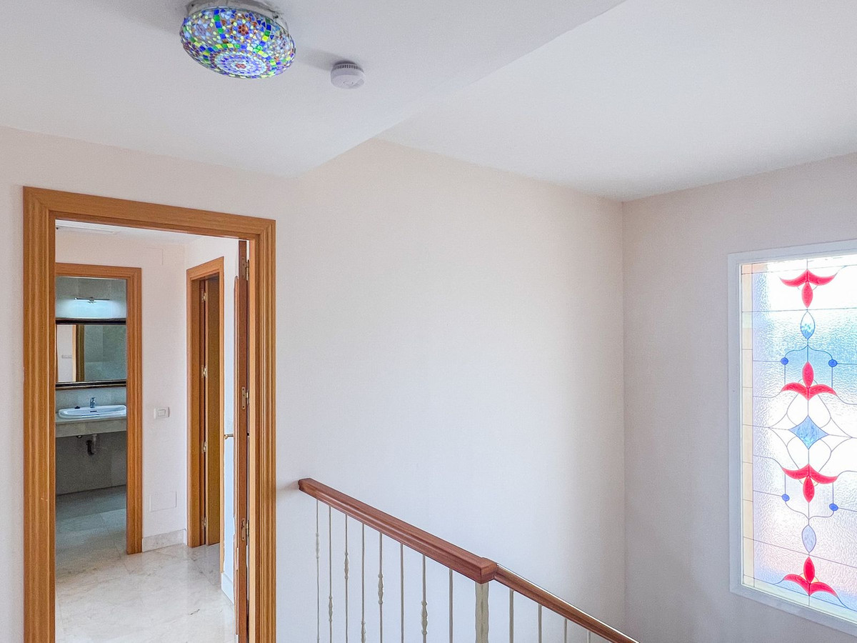 4 Bed Townhouse for sale in Cerros Del Aguila Costa Del Sol, Málaga, Spain
