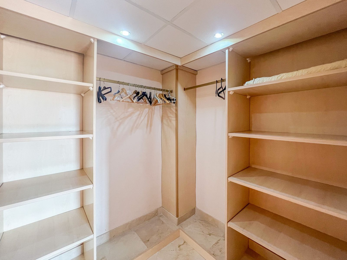 4 Bed Townhouse for sale in Cerros Del Aguila Costa Del Sol, Málaga, Spain