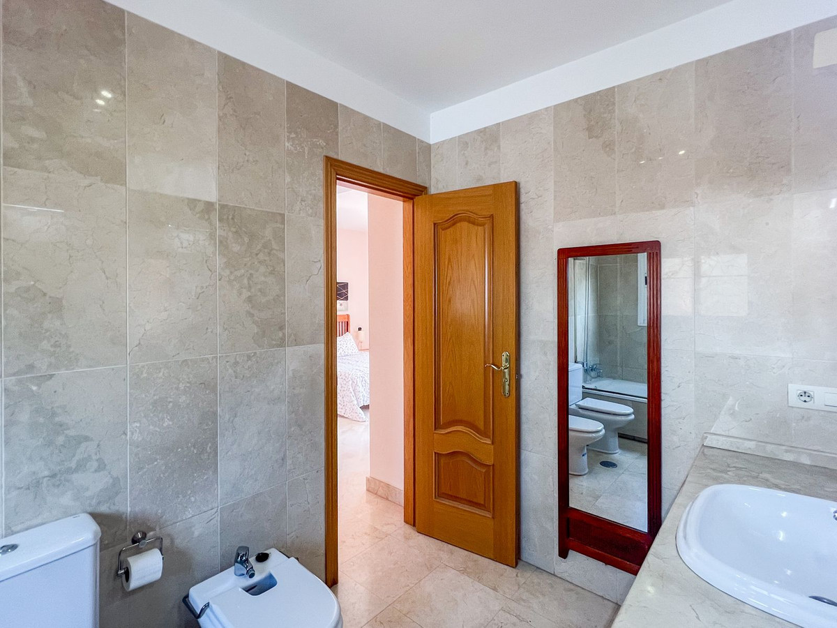 4 Bed Townhouse for sale in Cerros Del Aguila Costa Del Sol, Málaga, Spain