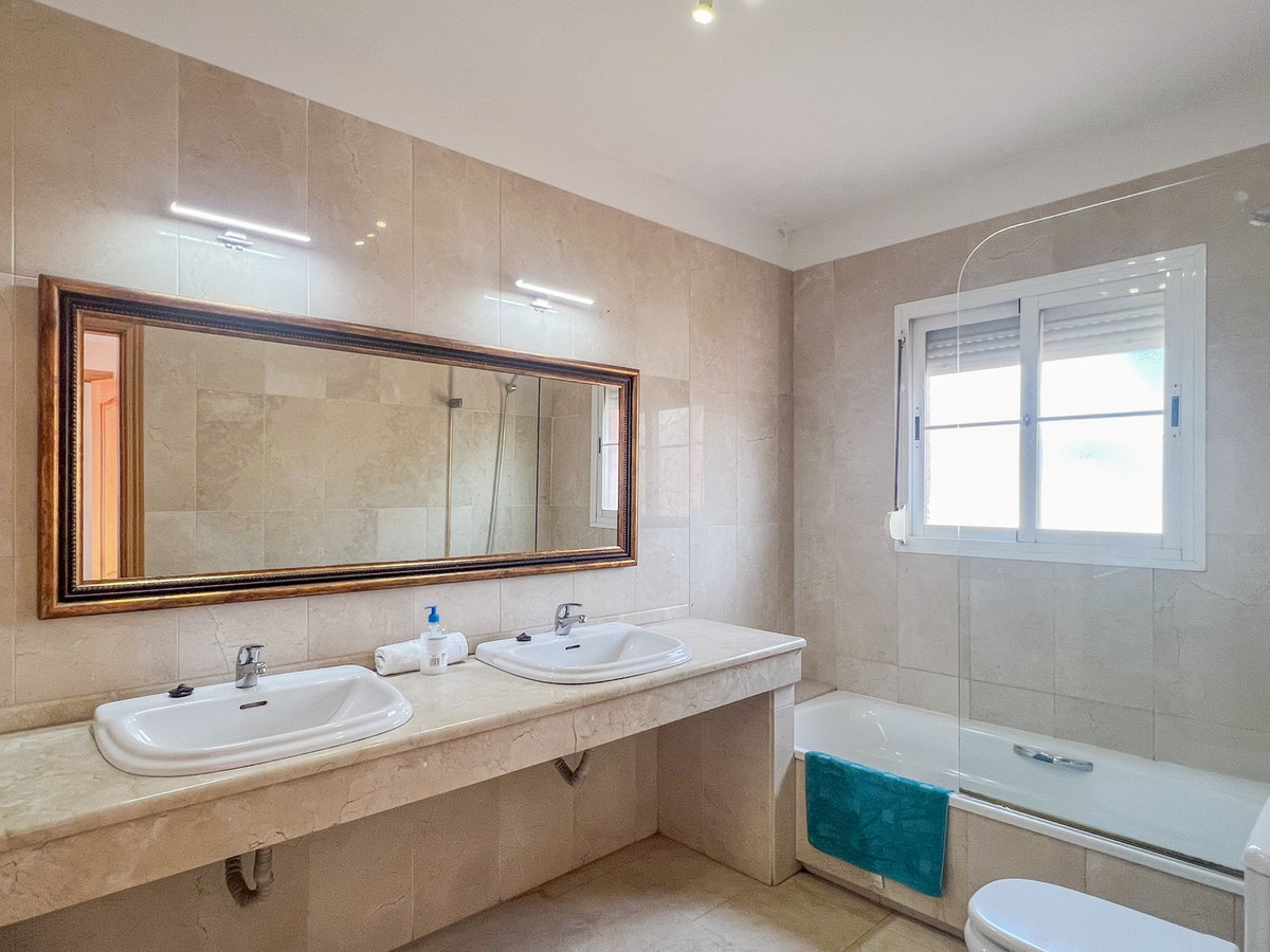 4 Bed Townhouse for sale in Cerros Del Aguila Costa Del Sol, Málaga, Spain